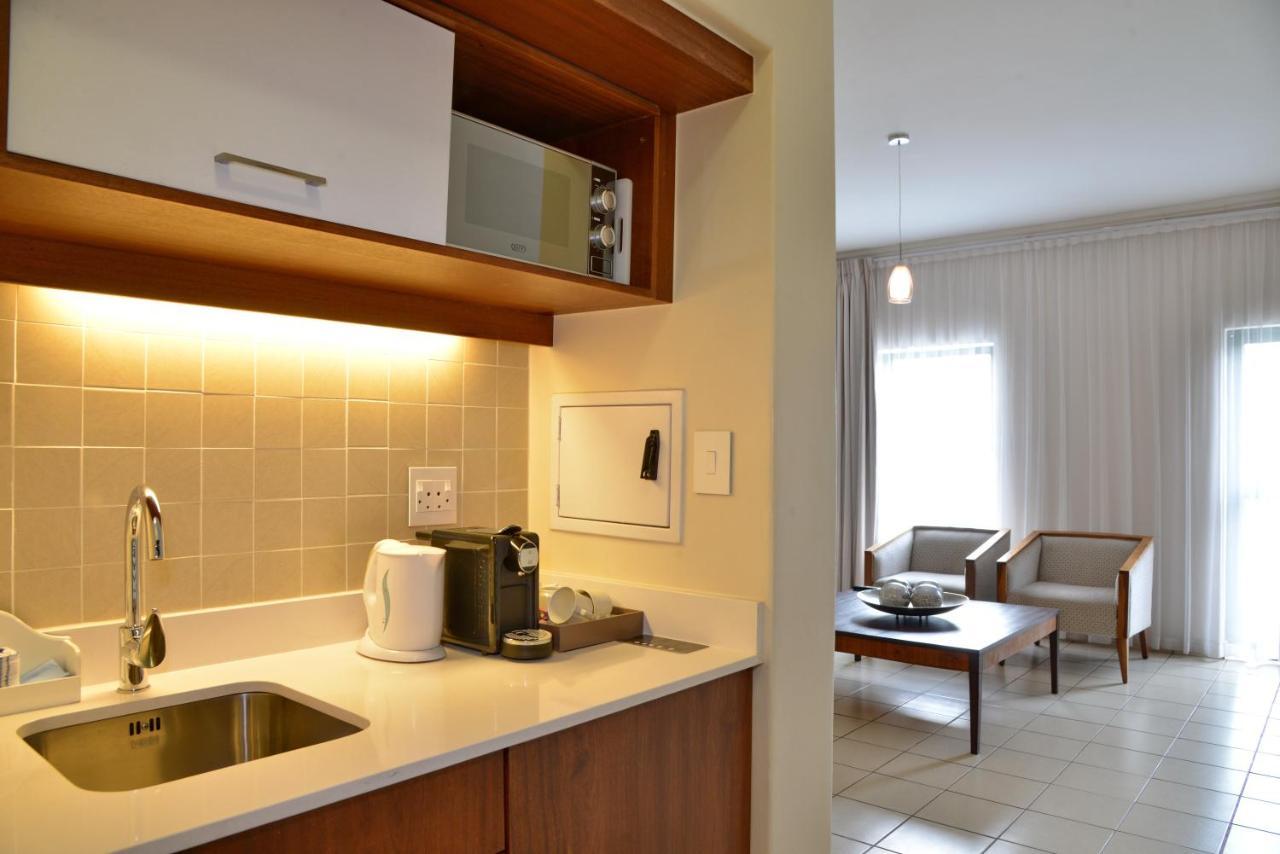 City Lodge Hotel Eastgate ヨハネスブルグ エクステリア 写真
